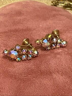 Vintage Aurora Borealis Crystal screw back Earrings - Pink/Iridescent